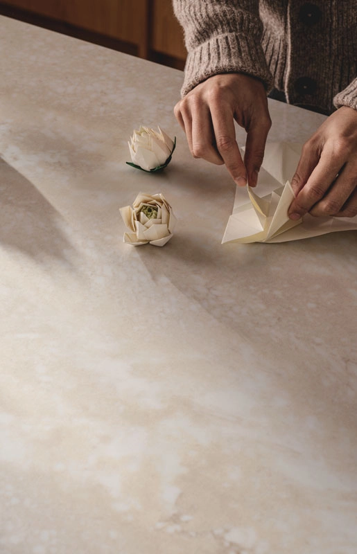 Caesarstone ICON 8151 Moonflow white surface
